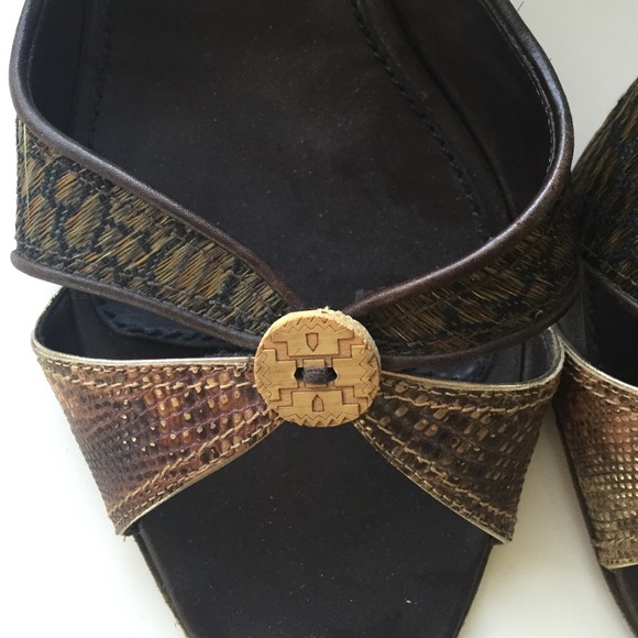 Manolo Blahnik kitten heel slides - Picture 2 of 4