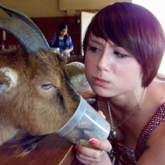 Meet your Posher, Holly