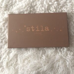 Stila in the Light Eye Shadow Palette