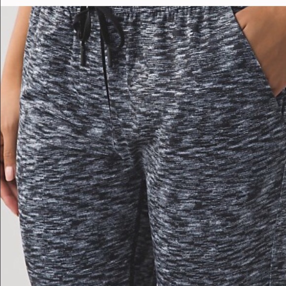 lululemon athletica Pants - LULULEMON Jet Crop Slim. Sz 6. NWT.  REDUCED!!