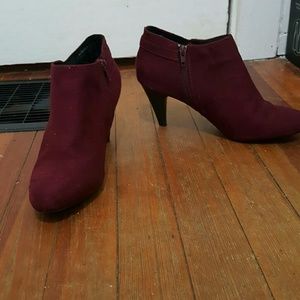 Maroon booties