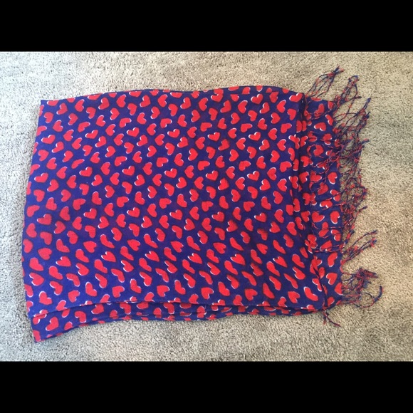 Heart Scarf *Perfect for Valentine's Day* - Picture 1 of 4