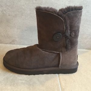 Ugg Boots Bailey Button size 8 Chocolate