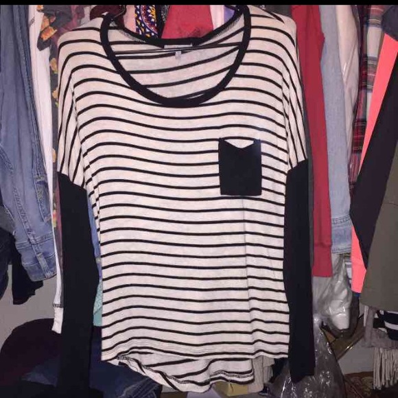 Oatmeal/black tee