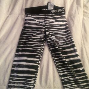 NWT never been worn Nike pro capri pants!