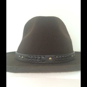 Stylish brown hat!