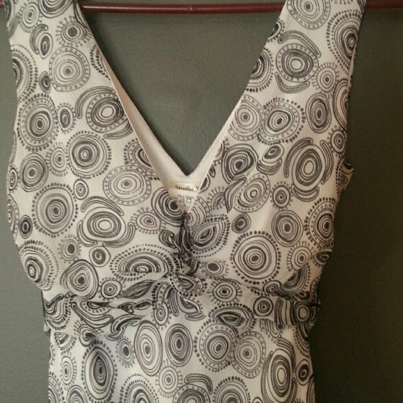 Flowy Dress with Great Pattern! - Picture 2 of 3