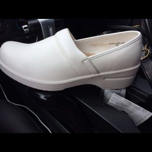 Nursing shoes size 9