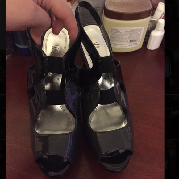 Black cross heels - Picture 1 of 4