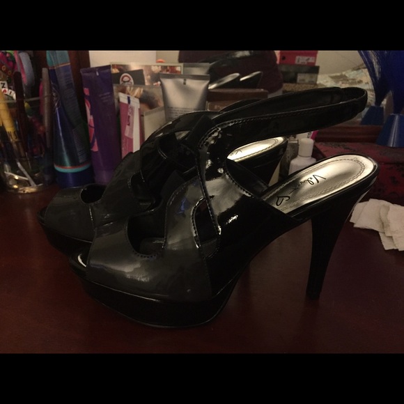 Black cross heels - Picture 2 of 4