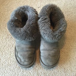 Grey ugg boot