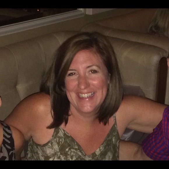 Meet your Posher!💕 Sarah - Picture 1 of 8