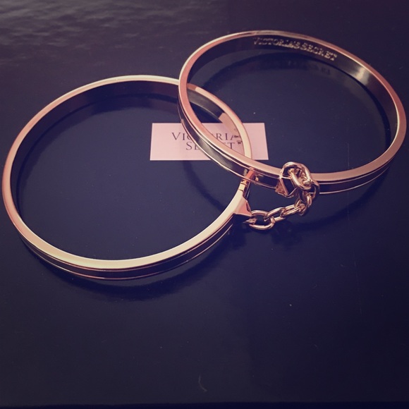 Victoria's Secret Love Me Bracelet & Perfume Set