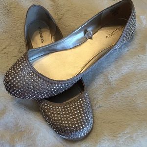 Womens nude/gold bedazzled flats size 8
