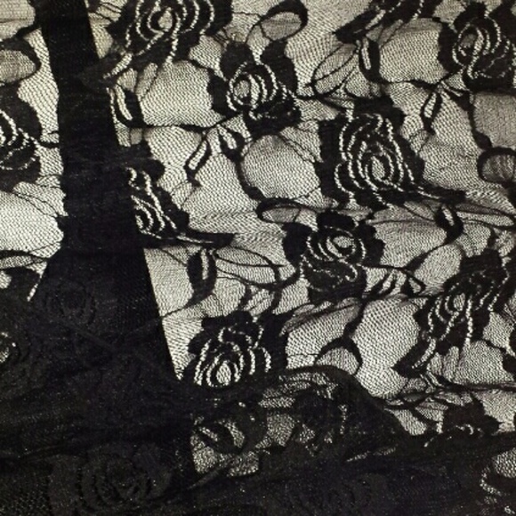 Flowy Rose Lace High Low black skirt - Picture 2 of 3