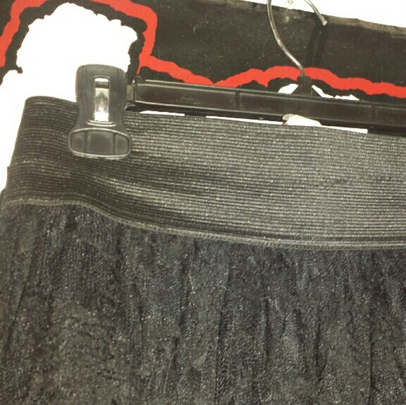 Flowy Rose Lace High Low black skirt - Picture 3 of 3