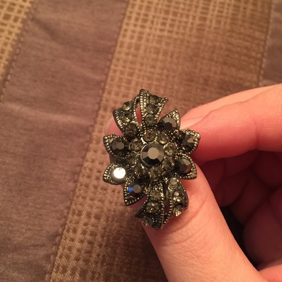 Ring - Picture 3 of 3