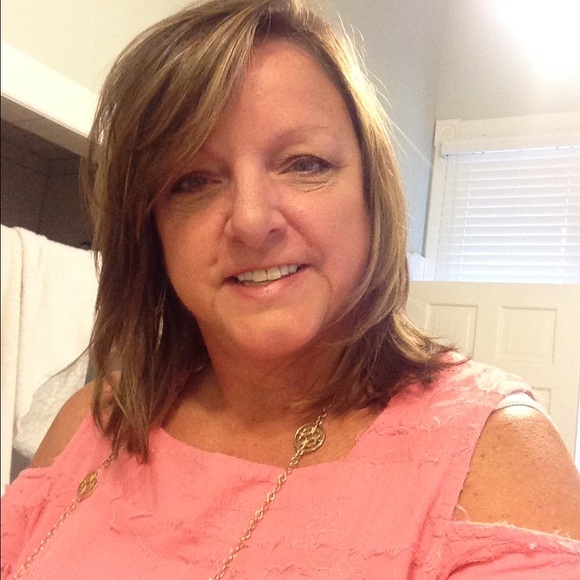 Meet your Posher, Lisa - Picture 1 of 1