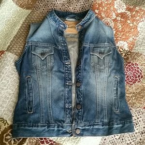 Authentic Levi strauss short Jean vest