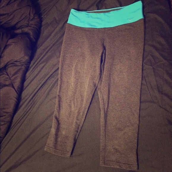 Nike Workout/Yoga Capri Athletic Pants!