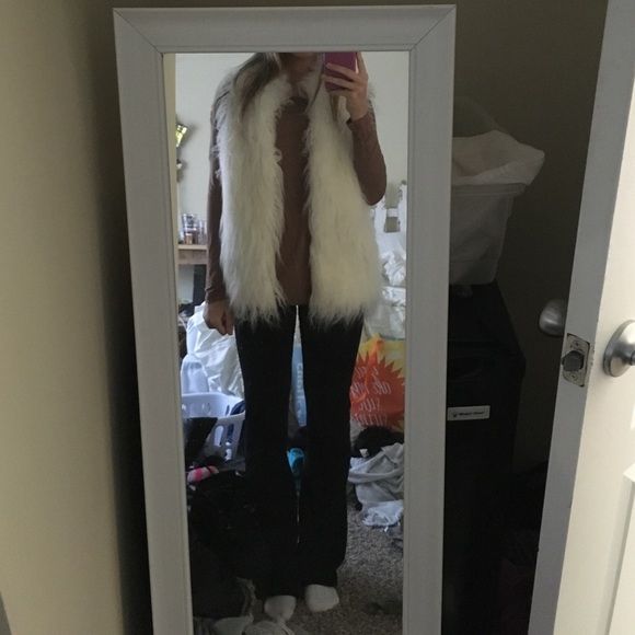 TRENDY NEVER WORN VEST - Picture 2 of 4