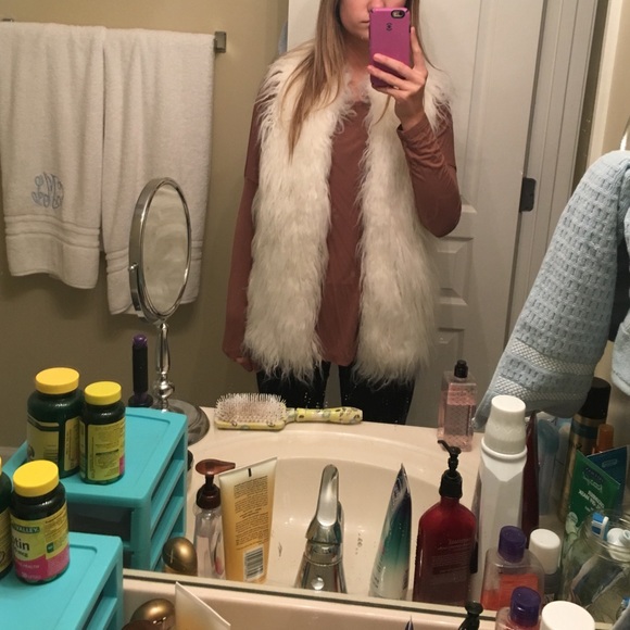 TRENDY NEVER WORN VEST - Picture 3 of 4