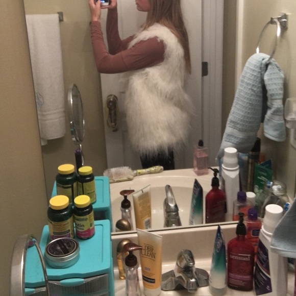 TRENDY NEVER WORN VEST - Picture 4 of 4