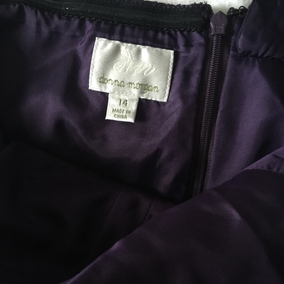 One Off shoulder evening dark purple dress size 14 - Picture 3 of 4