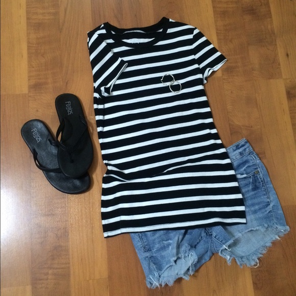 Old Navy Black and white strip t-shirt