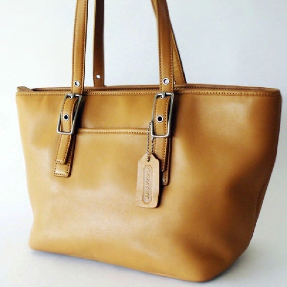 Coach Handbags - CCO FINAL❗️Coach Tan Leather Purse Silver Hardware