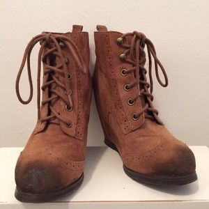 Dolce Vita Lace Up Suede Tan Brown Booties Wedges