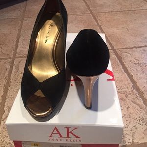 Anne Klein Black suede heels size 7