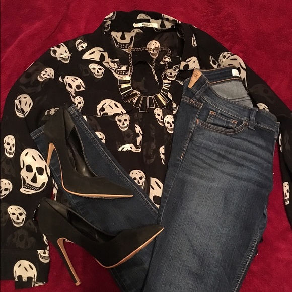 Papaya Tops - Skull blouse!💀❤️