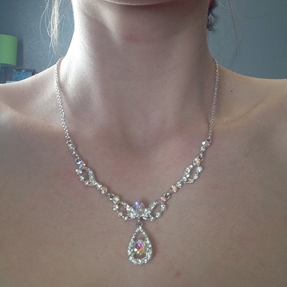 Iridescent necklace with matching earrings - Picture 1 of 3