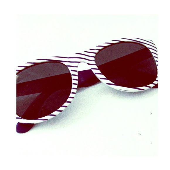 Way fairer Style White Blue Pinstripe Sunglasses