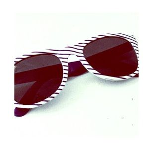 Way fairer Style White Blue Pinstripe Sunglasses