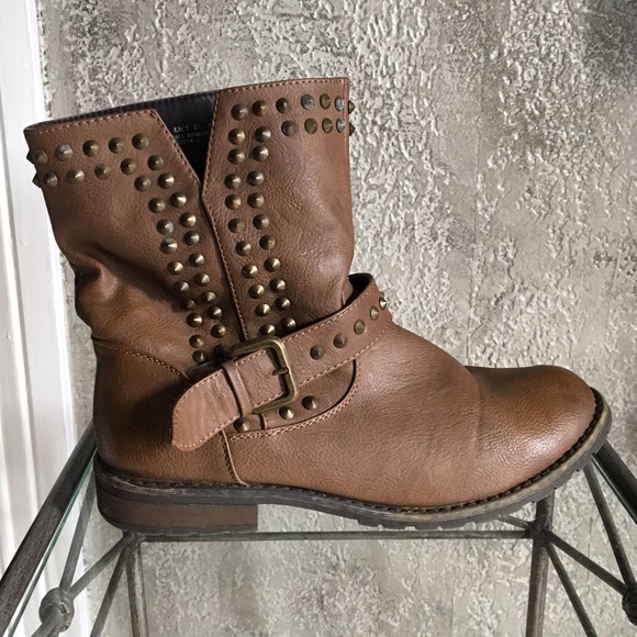 Short boots