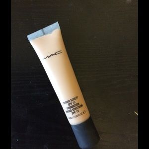 MAC foundation.... Shade NW20