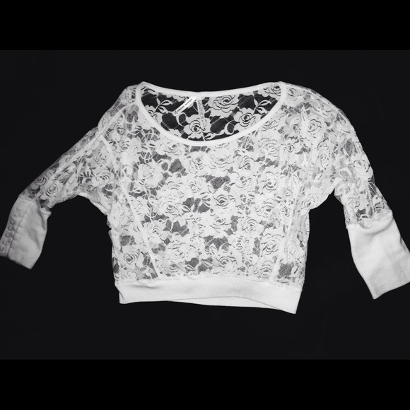 Half sleeve lace crop top