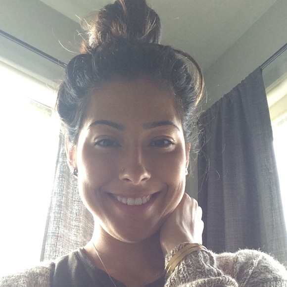 Meet your Posher, Alyssa - Picture 1 of 1