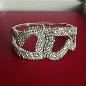 Dual hearts wrist cuff
