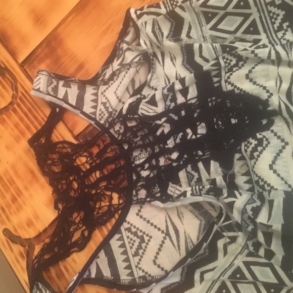 Aztec top - Picture 2 of 4