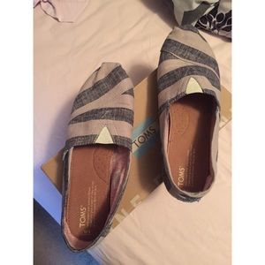 Beige and Navy Striped TOMS with box and sticker