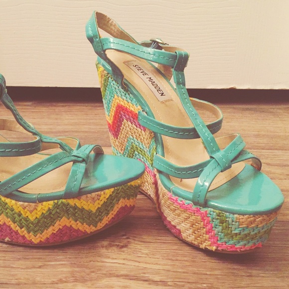FINAL: NWOT Chevron wedges