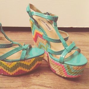 FINAL: NWOT Chevron wedges