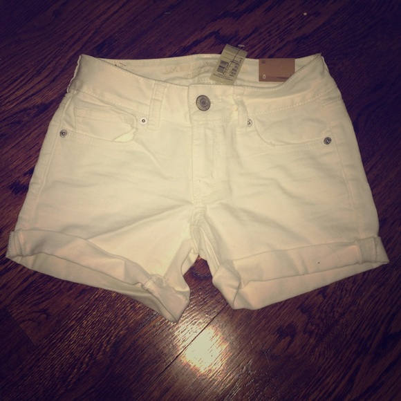 White American eagle shorts size 0. Never worn!