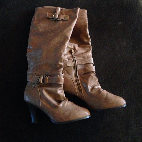Light brown boots with heel