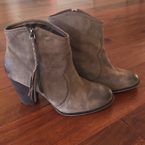 Aldo tan booties!!