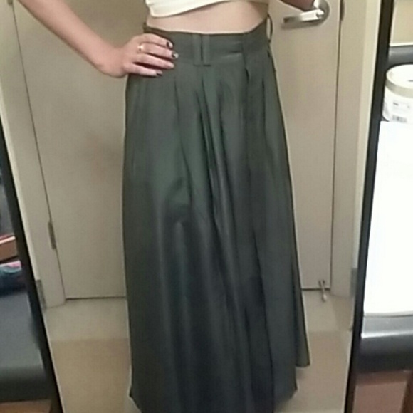 Vintage green silk midi skirt - Picture 3 of 4