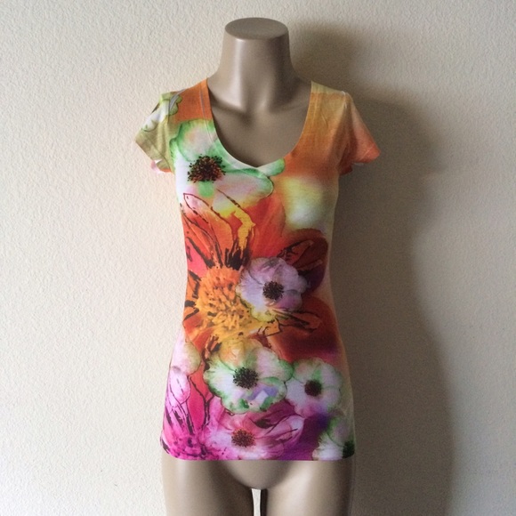 Forever 21 Tops - 🚫SOLD🚫 Bright Colorful Watercolor Style Floral